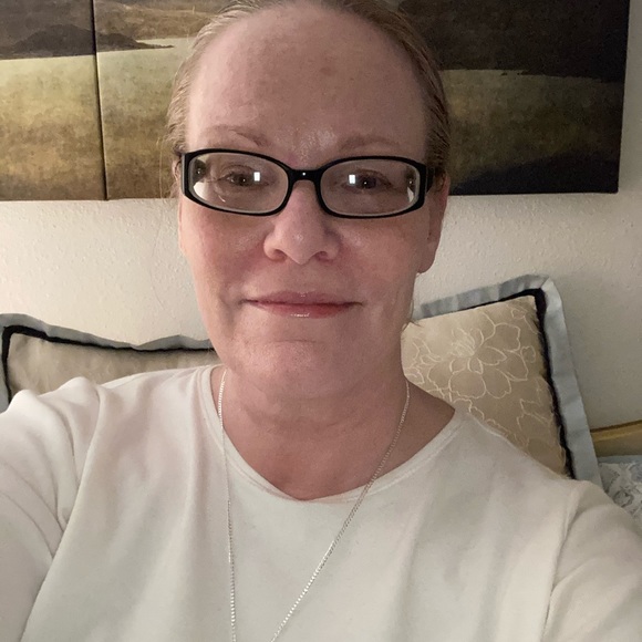 Meet your Posher, Debbie - Picture 2 of 6